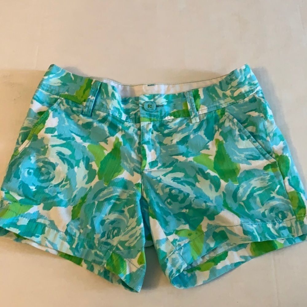 Lilly Pulitzer Shorts 00 size “the Callahan” short.  Like new condition.